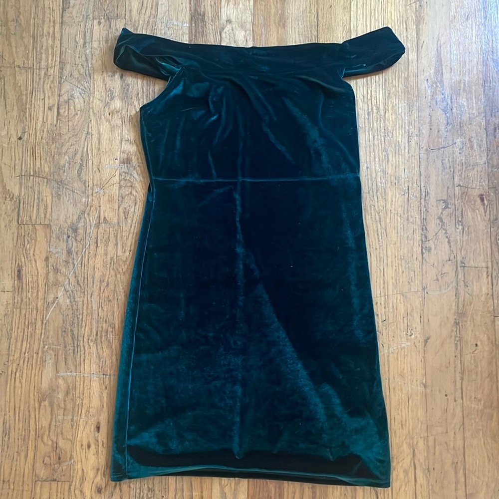 Urban Outfitters velvet emerald green off the shoulder bodycon dress size Lrg